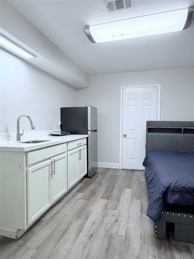 Building Photo - 7146 Bayou Forest Dr