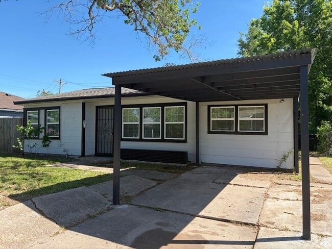 Building Photo - 5962 Belarbor St