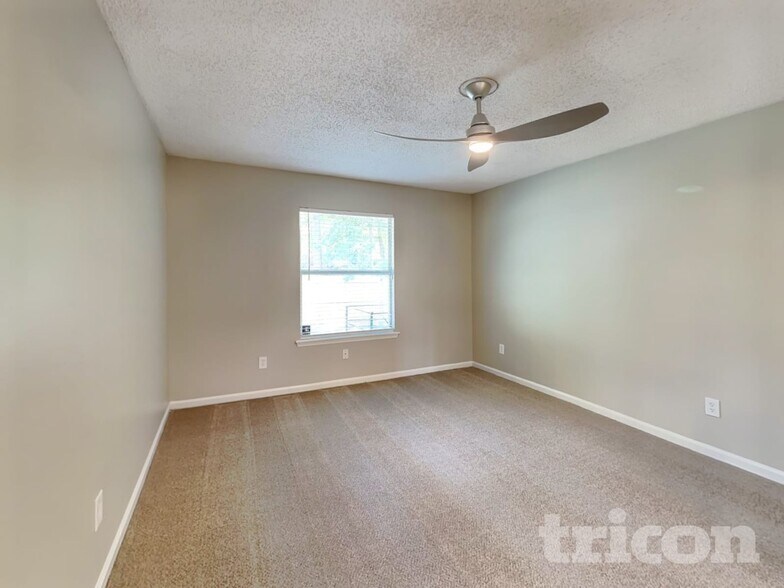 Building Photo - 2773 Acorn Park Dr N