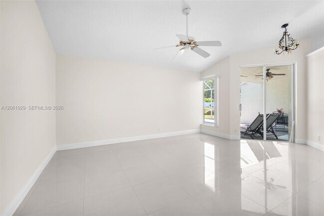 Building Photo - 17194 Ventana Dr