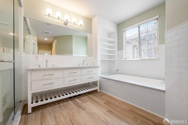 Building Photo - 72 Golden Aster Ct