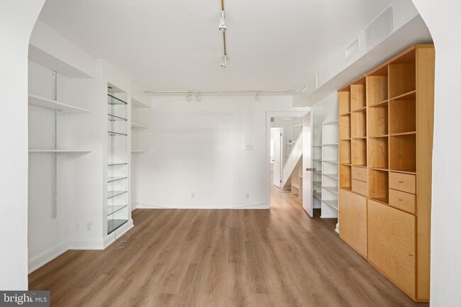 Building Photo - 317 S 18th St