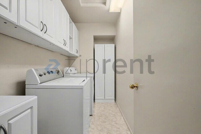 Building Photo - 1833 Blue Skies Way