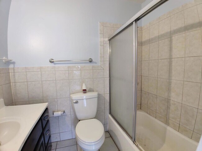 Building Photo - 3961 SW 51st St