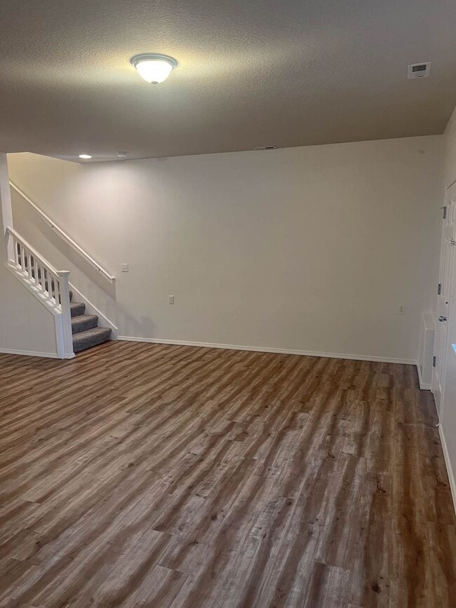 Building Photo - Beautiful West Linn Home in a Quiet, Desirable Neighborhood