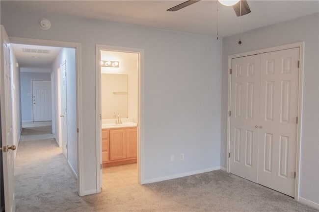 Building Photo - 1735 Rock Hollow Loop