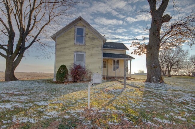 Primary Photo - Country Home