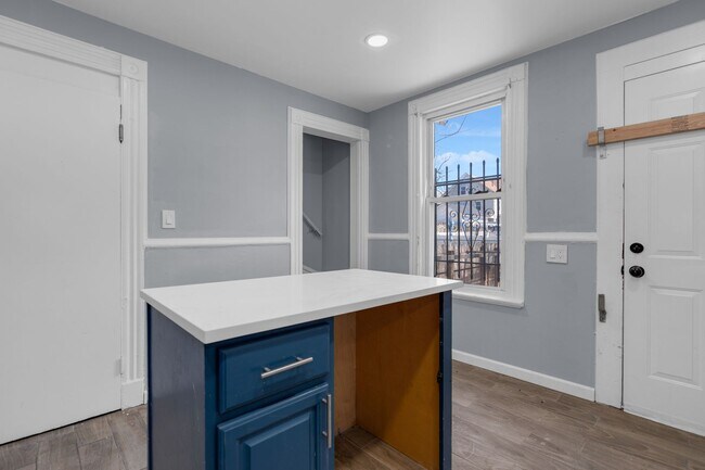 Building Photo - 555 Jefferson Ave