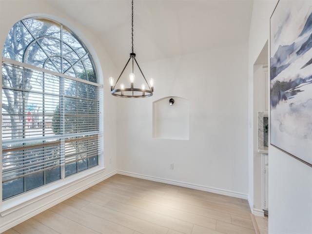 Building Photo - 8017 Ship St