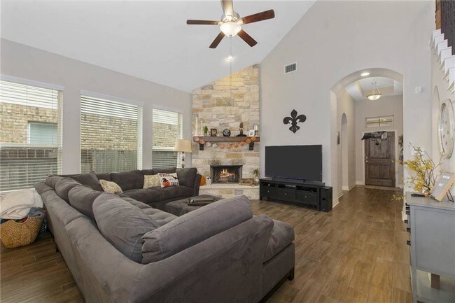 Building Photo - 744 Bonnet Blvd