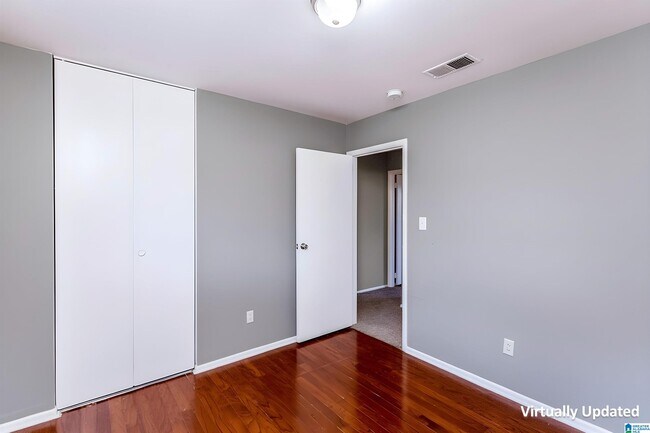 Building Photo - 1112 S Gale Dr