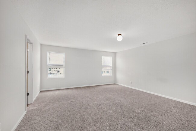 Building Photo - 2905 Shasta Dr