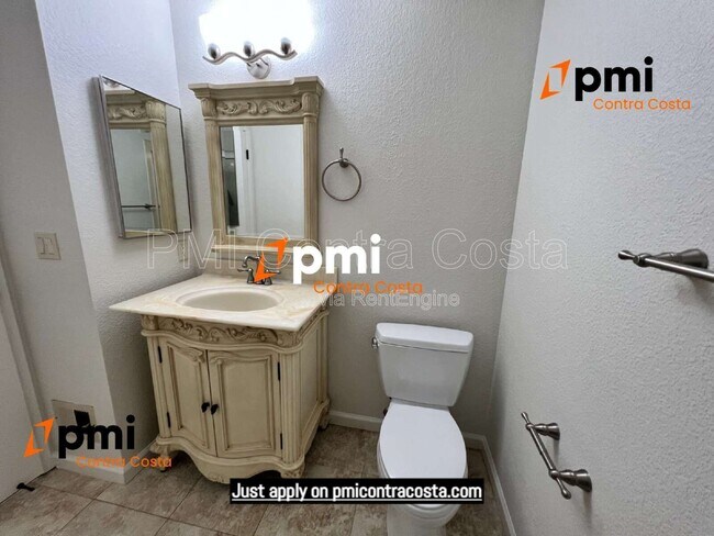 Building Photo - 409 Camelback Rd
