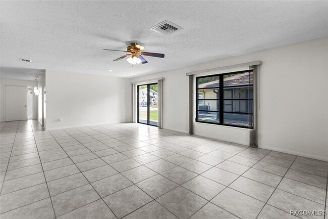 Building Photo - 83 Golfview Dr