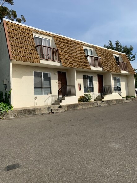 Apartments - 1355 Bond St