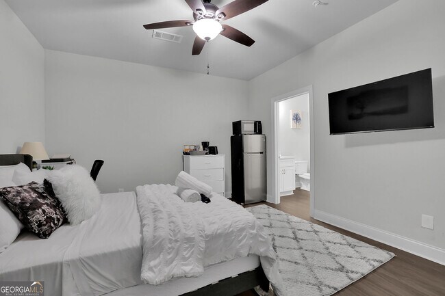 Building Photo - 8026 Linfield Way