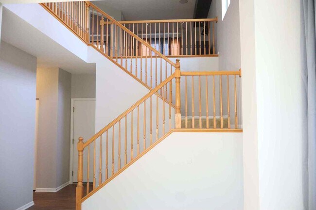 Building Photo - 267 S Alder Creek Dr