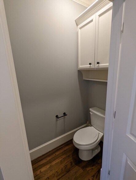 Building Photo - 722 E 29th St