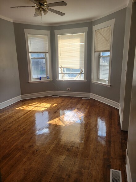 Building Photo - 4130 W Cullerton St