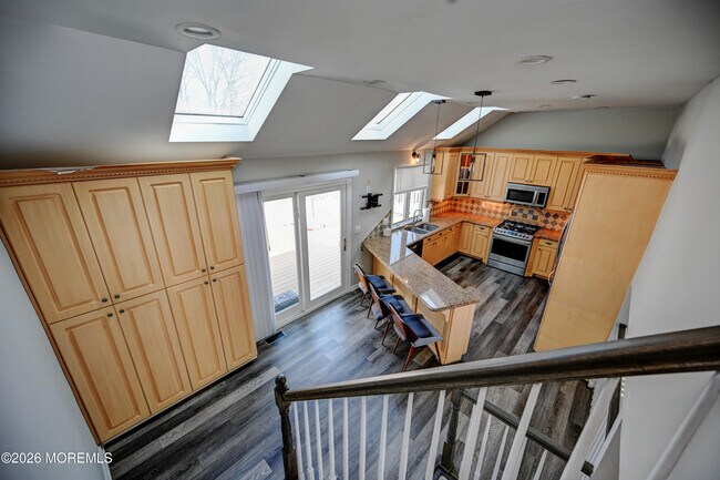 Building Photo - 17 Thomas Rd