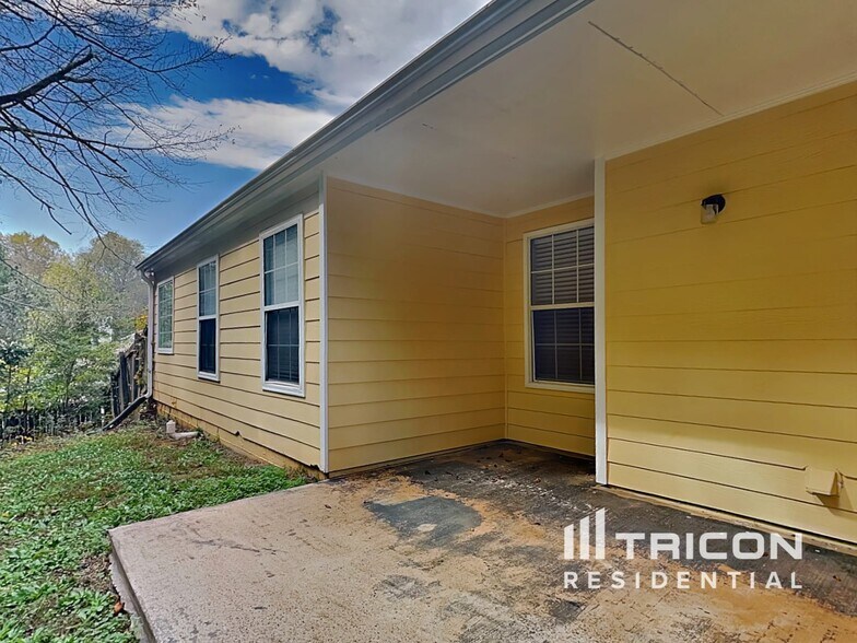 Building Photo - 737 Baskins Cir