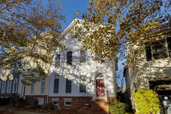 Primary Photo - Luxury Townhome in the Heart of the Kentlands