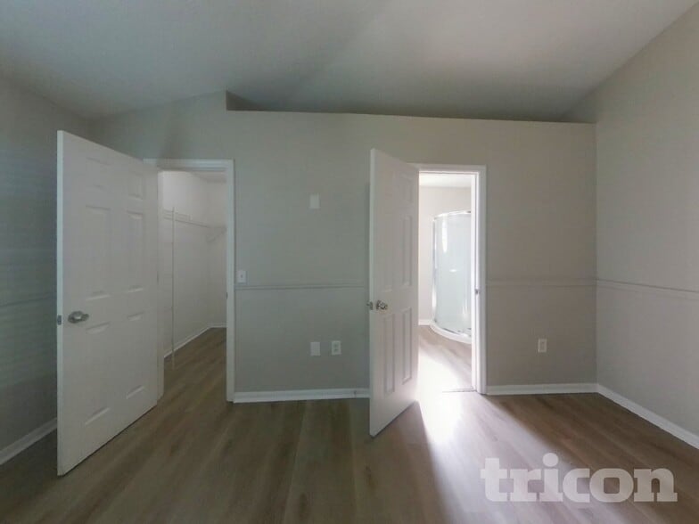 Building Photo - 250 Canterbury Ct