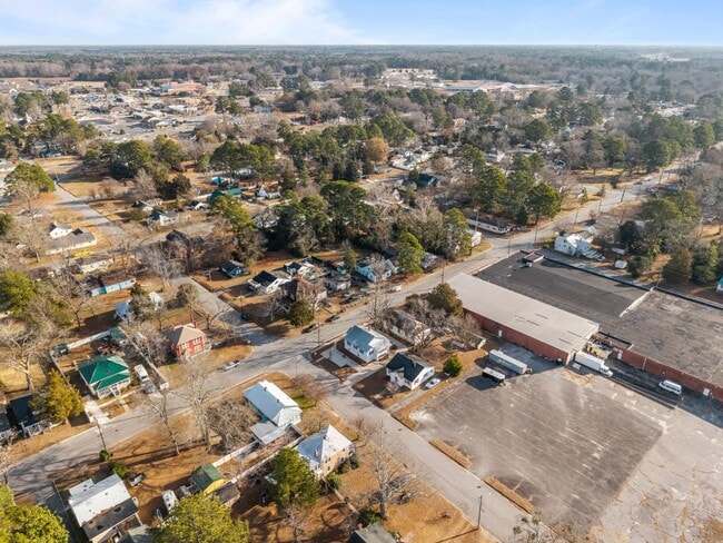 Building Photo - 503 E 5th St