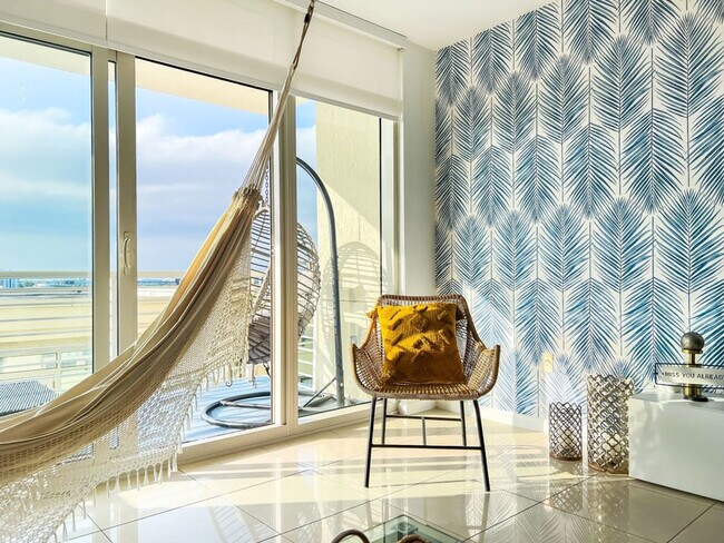 Building Photo - 3256 NE 1st Ave