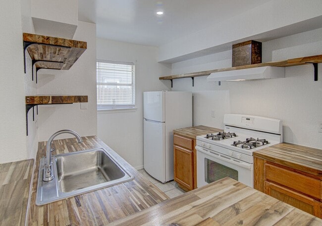 Building Photo - 805 Sirocco Dr
