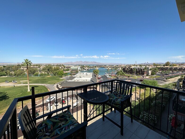 VIEW THE LONDON BRIDGE FROM PRIVATE PATIO - 777 Harrah Way