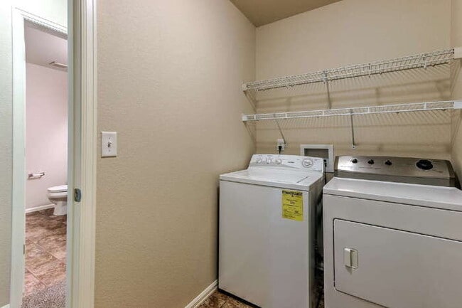 Building Photo - $1900 in Savings – Rent-Free December  // ...