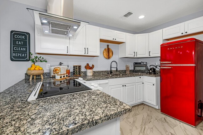 Building Photo - 13330 Trompilla Ln