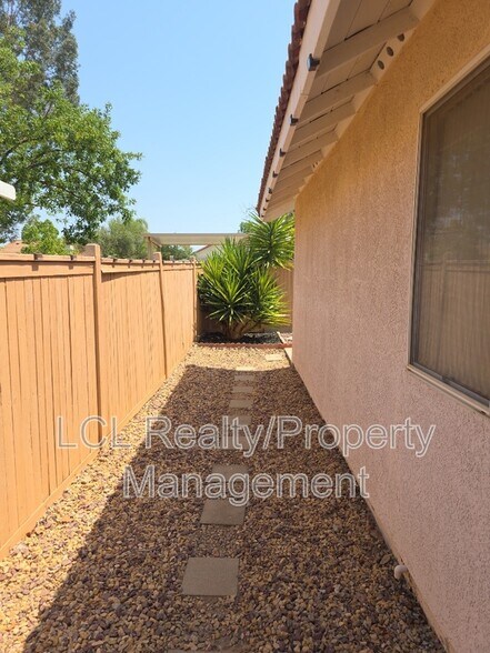 Building Photo - 25673 Hillman Ct