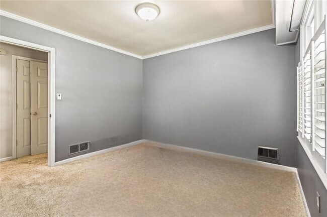 Building Photo - 824 Hickory Ridge Rd SW