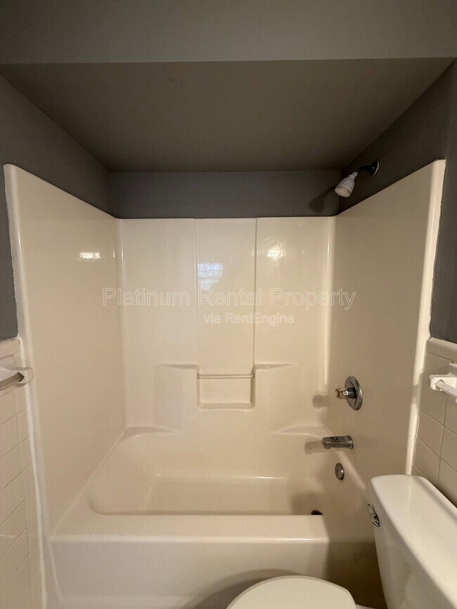 Building Photo - 1502 Waverly Way