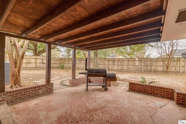 Building Photo - 1110 Hilton St