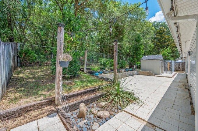 Building Photo - Completely Renovated Home in Niceville!