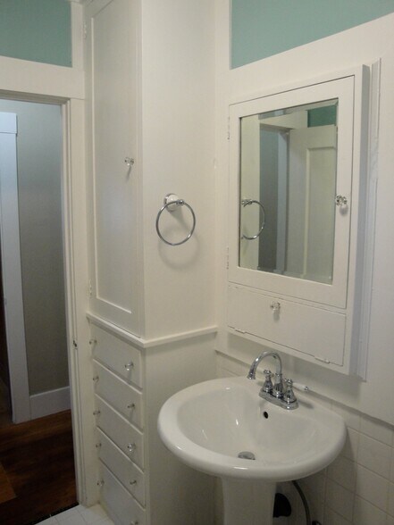 Building Photo - 346 Carrillo St