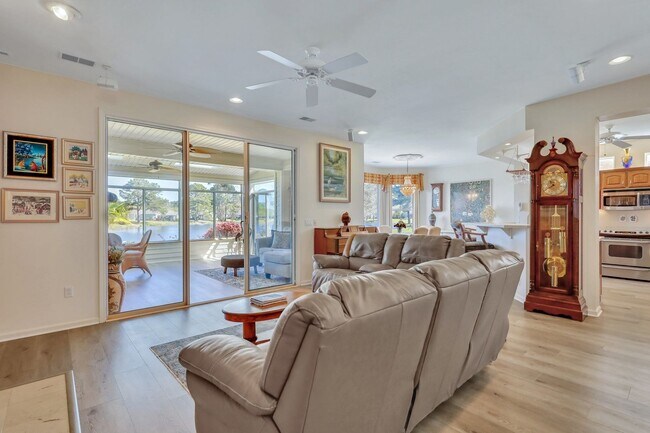 Building Photo - Charming 2 Bed, 2 Bath Rental with Lagoon Views in Sun City!