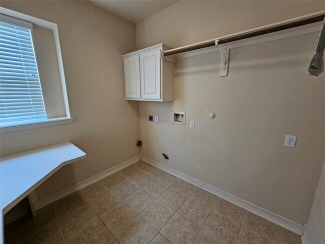 Building Photo - 3218 Waters Edge Dr