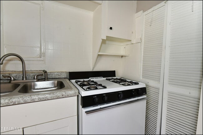 Building Photo - 3519 Douglas Ave