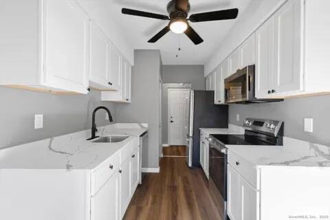 Building Photo - 365 Mather St