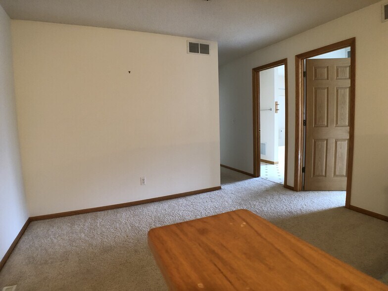 Building Photo - 1575 Hummingbird St