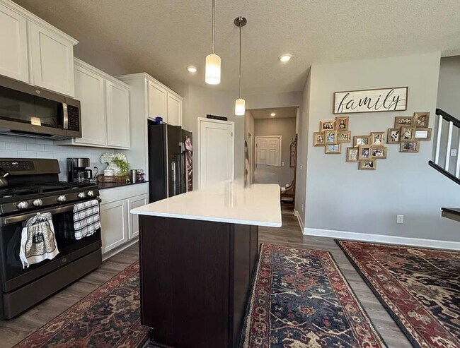 Building Photo - Gorgeous 4BR/2.5BA Rogers Home Available 8/1!