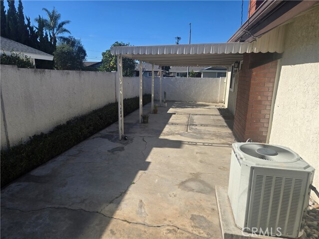 Building Photo - 6604 Dillman St