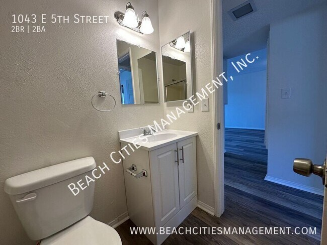 Building Photo - 1043 E 5th St