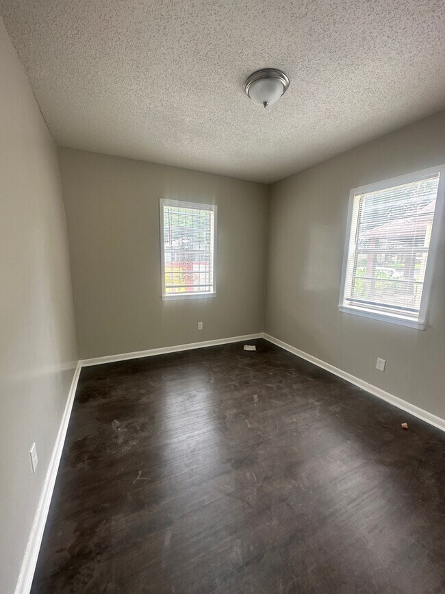 Building Photo - 1445 Davis St