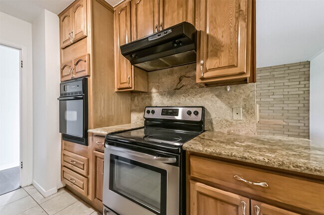 Building Photo - 1124 Helen Dr