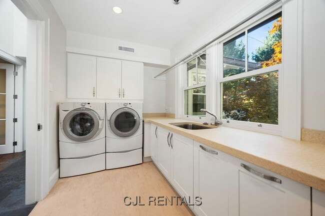 Building Photo - 29 Merrill Rd